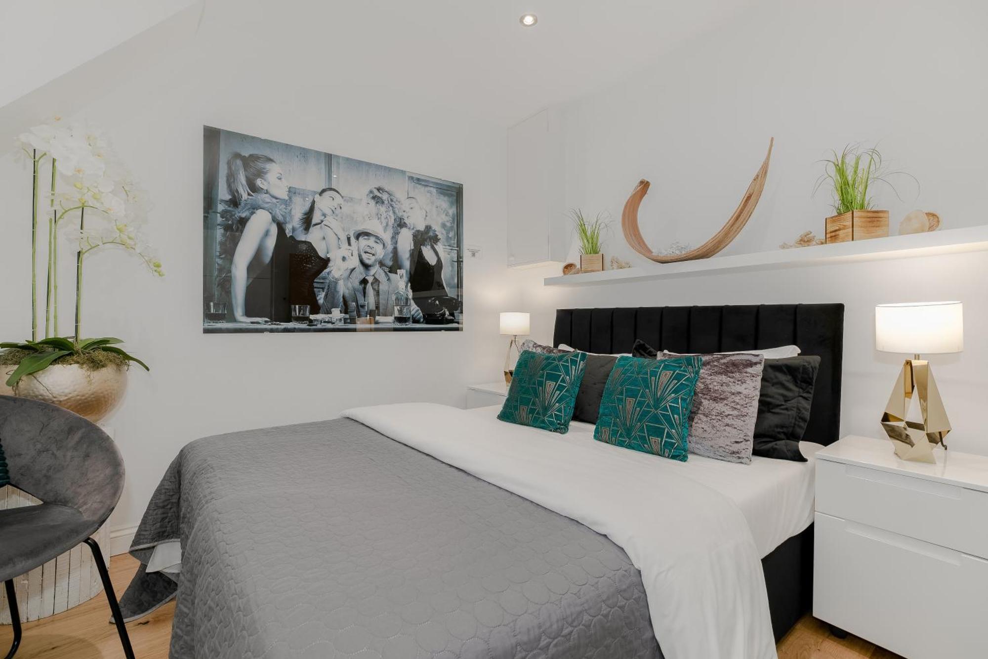 Cool Covent Garden Theatre Design Hub For Families Friends Couples Apartment Лондон Екстериор снимка